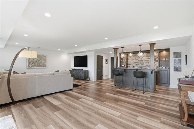 4205 NE Chapel Manor Drive, Lee's Summit, MO 64064