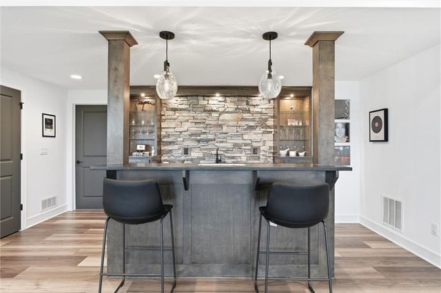 4205 NE Chapel Manor Drive, Lee's Summit, MO 64064
