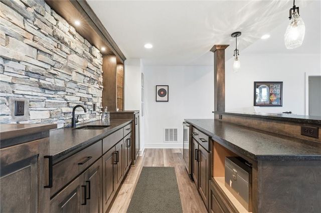 4205 NE Chapel Manor Drive, Lee's Summit, MO 64064