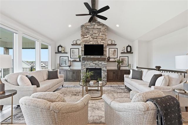 4205 NE Chapel Manor Drive, Lee's Summit, MO 64064