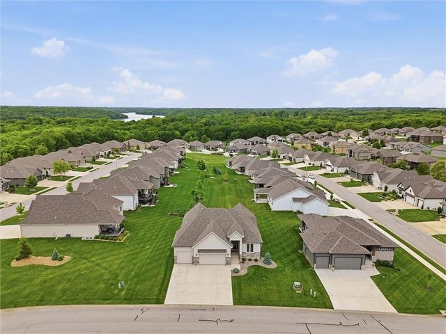 4205 NE Chapel Manor Drive, Lee's Summit, MO 64064