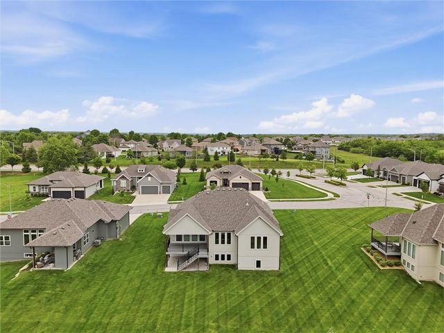 4205 NE Chapel Manor Drive, Lee's Summit, MO 64064
