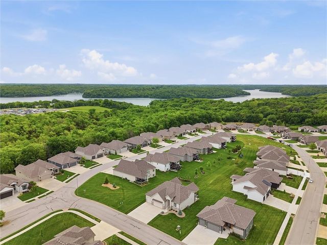 4205 NE Chapel Manor Drive, Lee's Summit, MO 64064
