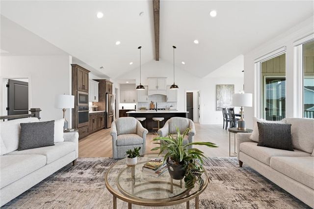 4205 NE Chapel Manor Drive, Lee's Summit, MO 64064