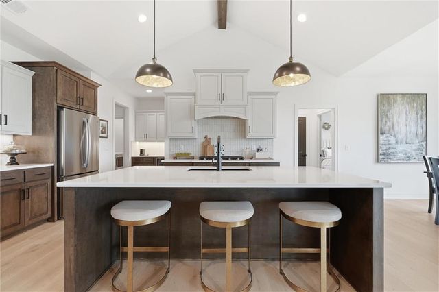 4205 NE Chapel Manor Drive, Lee's Summit, MO 64064