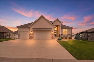 4205 NE Chapel Manor Drive, Lee's Summit, MO 64064