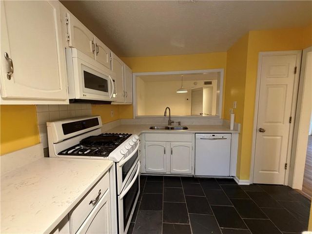 1305 Weatherstone Way NE, Atlanta, GA 30324