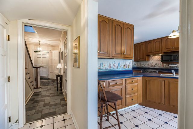 2215 SOUTH SHORE Drive, Erie, PA 16505