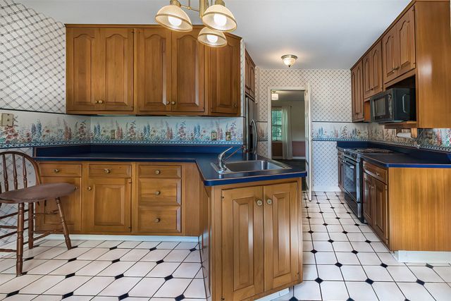 2215 SOUTH SHORE Drive, Erie, PA 16505