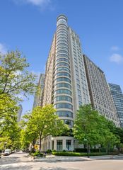 840 N LAKE SHORE Drive 2001, Chicago, IL 60611