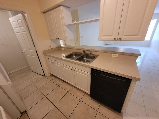 36321 STONEWOOD LANE 103, Zephyrhills, FL 33541