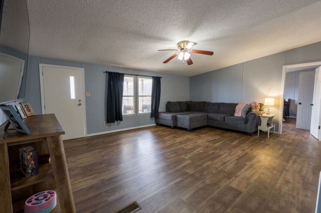 209 Matthews St, Waynesboro, TN 38485