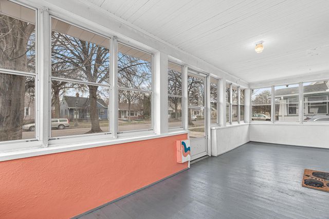 1131 Minnehaha Avenue W, Saint Paul, MN 55104