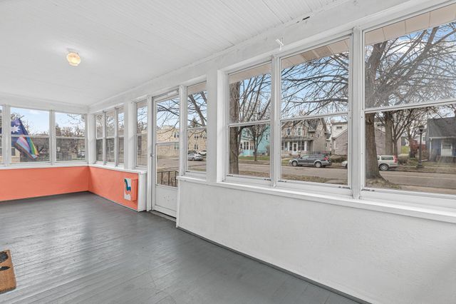 1131 Minnehaha Avenue W, Saint Paul, MN 55104