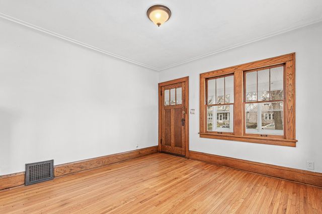 1131 Minnehaha Avenue W, Saint Paul, MN 55104