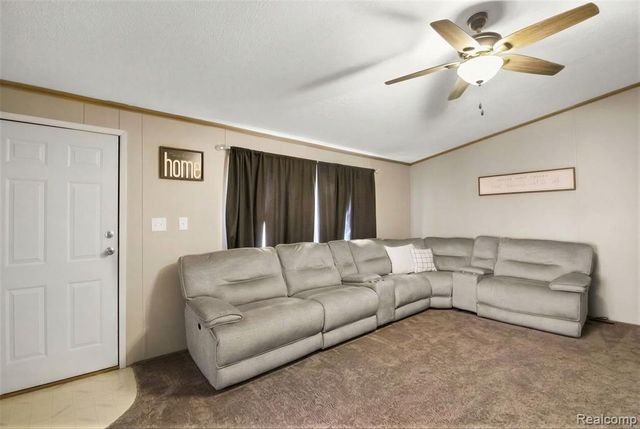372 Holly Glen, Monroe, MI 48161