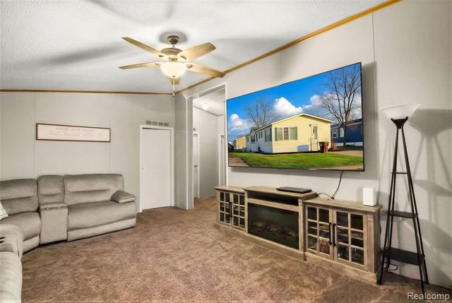 372 Holly Glen, Monroe, MI 48161