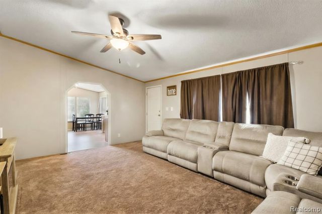 372 Holly Glen, Monroe, MI 48161