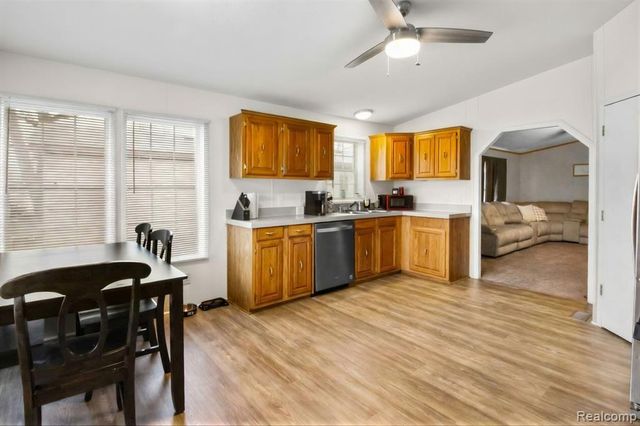 372 Holly Glen, Monroe, MI 48161