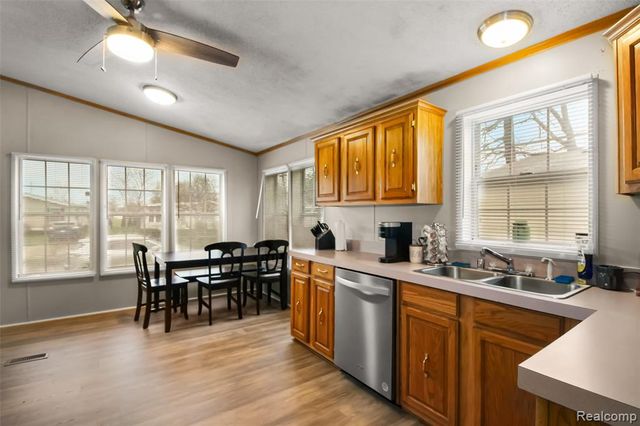 372 Holly Glen, Monroe, MI 48161