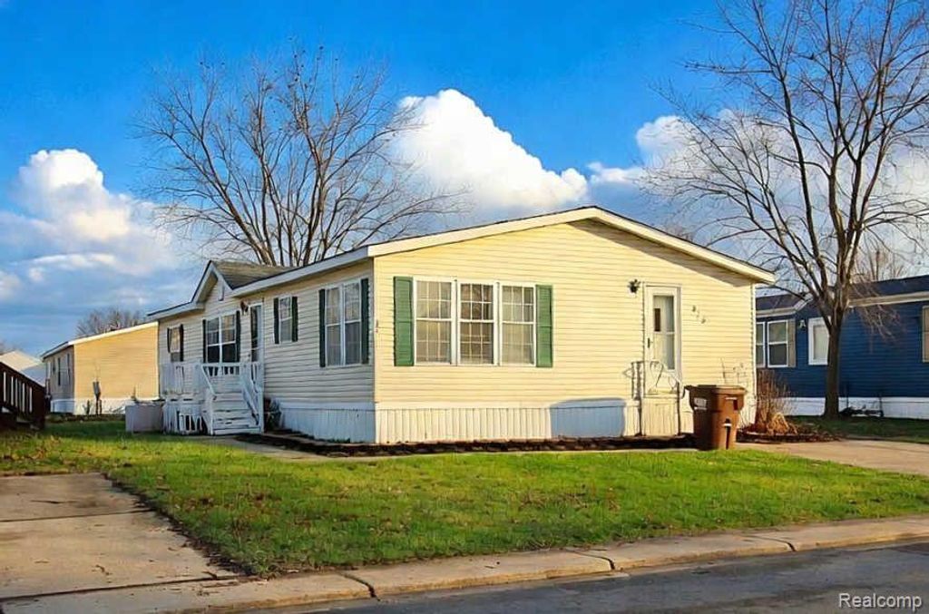 372 Holly Glen, Monroe, MI 48161