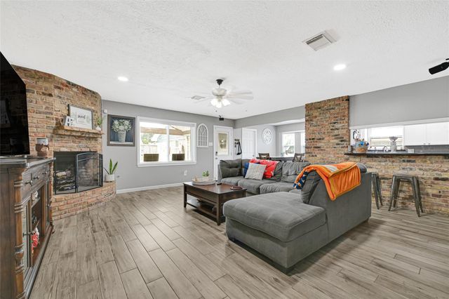 818 James Street, Deer Park, TX 77536