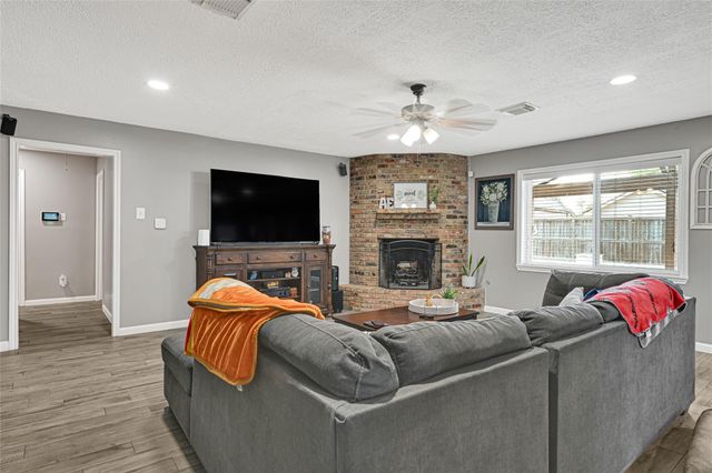 818 James Street, Deer Park, TX 77536