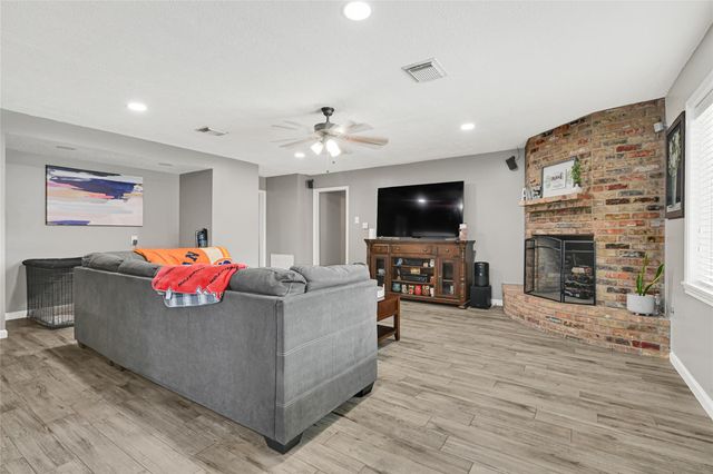 818 James Street, Deer Park, TX 77536