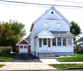 32 Berkshire St, Ludlow, MA 01056