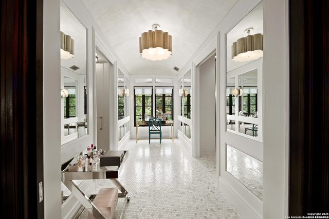 20 Thornhurst, San Antonio, TX 78218