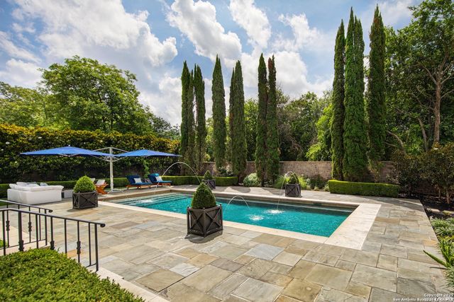 20 Thornhurst, San Antonio, TX 78218