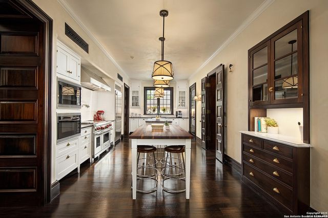 20 Thornhurst, San Antonio, TX 78218