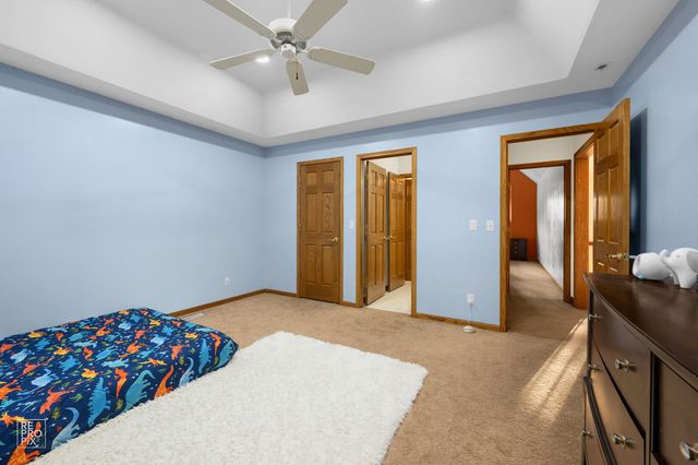 6709 Oakwood Manor Drive, Crystal Lake, IL 60012
