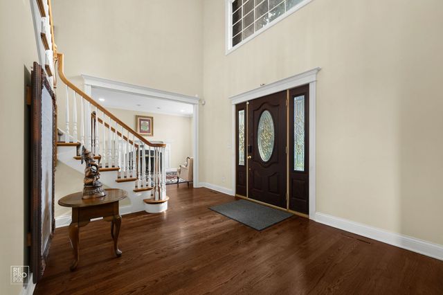6709 Oakwood Manor Drive, Crystal Lake, IL 60012