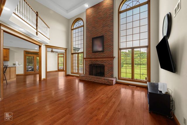 6709 Oakwood Manor Drive, Crystal Lake, IL 60012