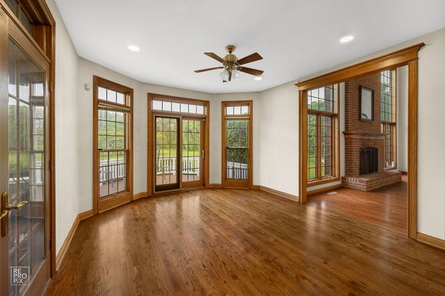 6709 Oakwood Manor Drive, Crystal Lake, IL 60012