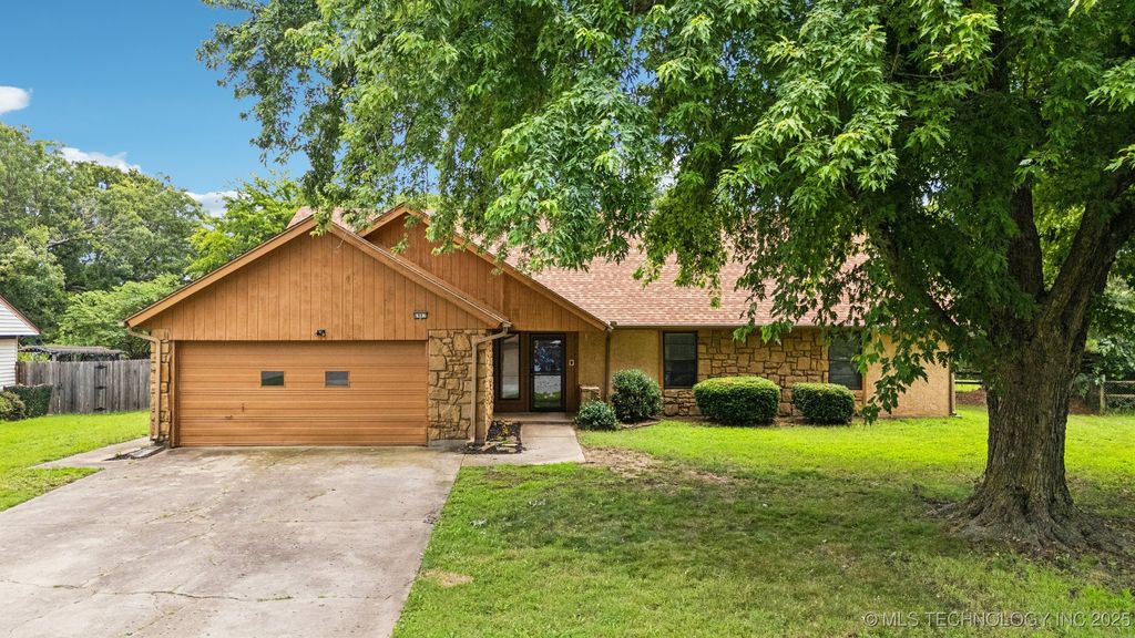 6947 S 30th West Avenue, Tulsa, OK 74132