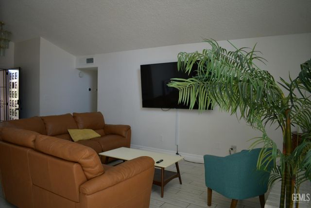 3629 Eisenhower Ave, Bakersfield, CA 93309