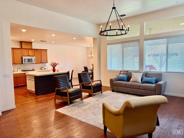 14616 Yellow Lupine Drive, Bakersfield, CA 93314