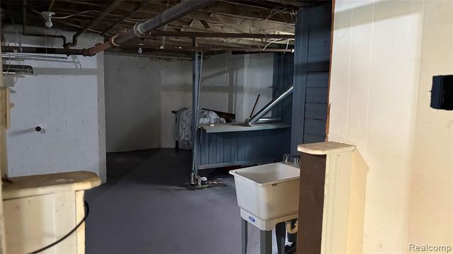 8735 Marygrove Drive, Detroit, MI 48221