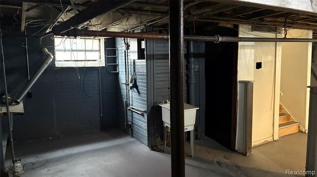 8735 Marygrove Drive, Detroit, MI 48221