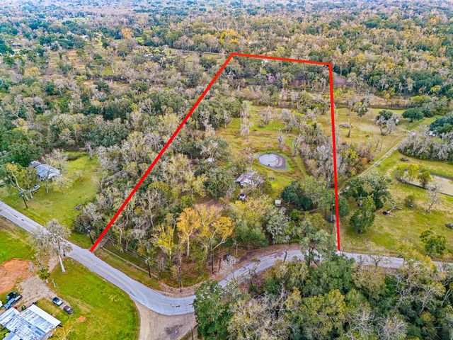 209 River Road, Angleton, TX 77515