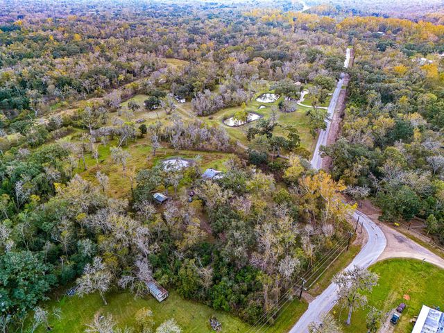 209 River Road, Angleton, TX 77515