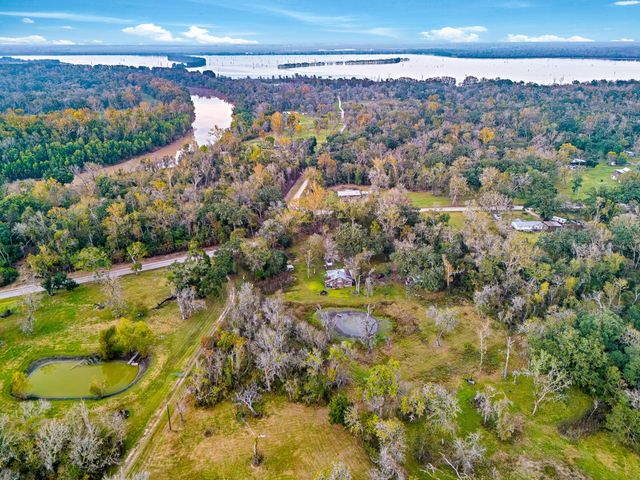 209 River Road, Angleton, TX 77515