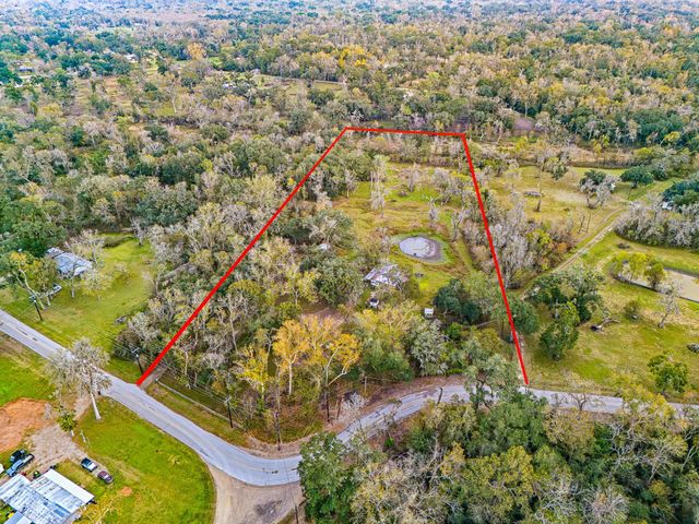 209 River Road, Angleton, TX 77515