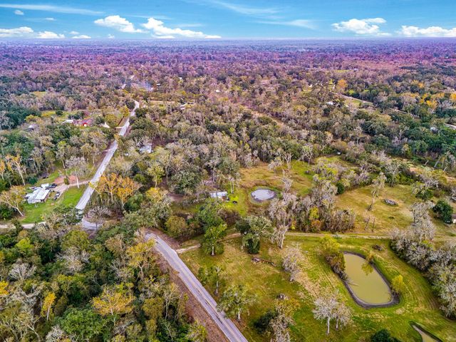 209 River Road, Angleton, TX 77515