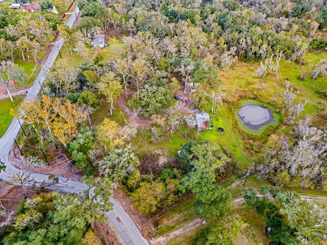 209 River Road, Angleton, TX 77515