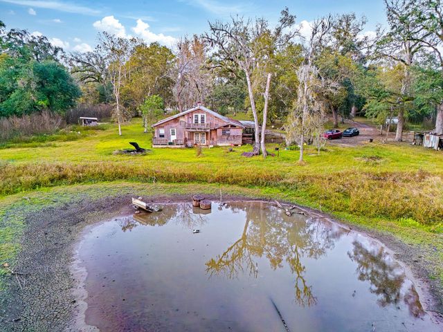 209 River Road, Angleton, TX 77515