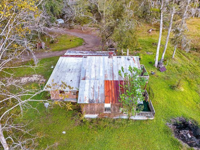 209 River Road, Angleton, TX 77515