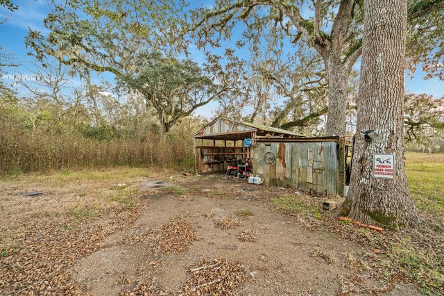 209 River Road, Angleton, TX 77515